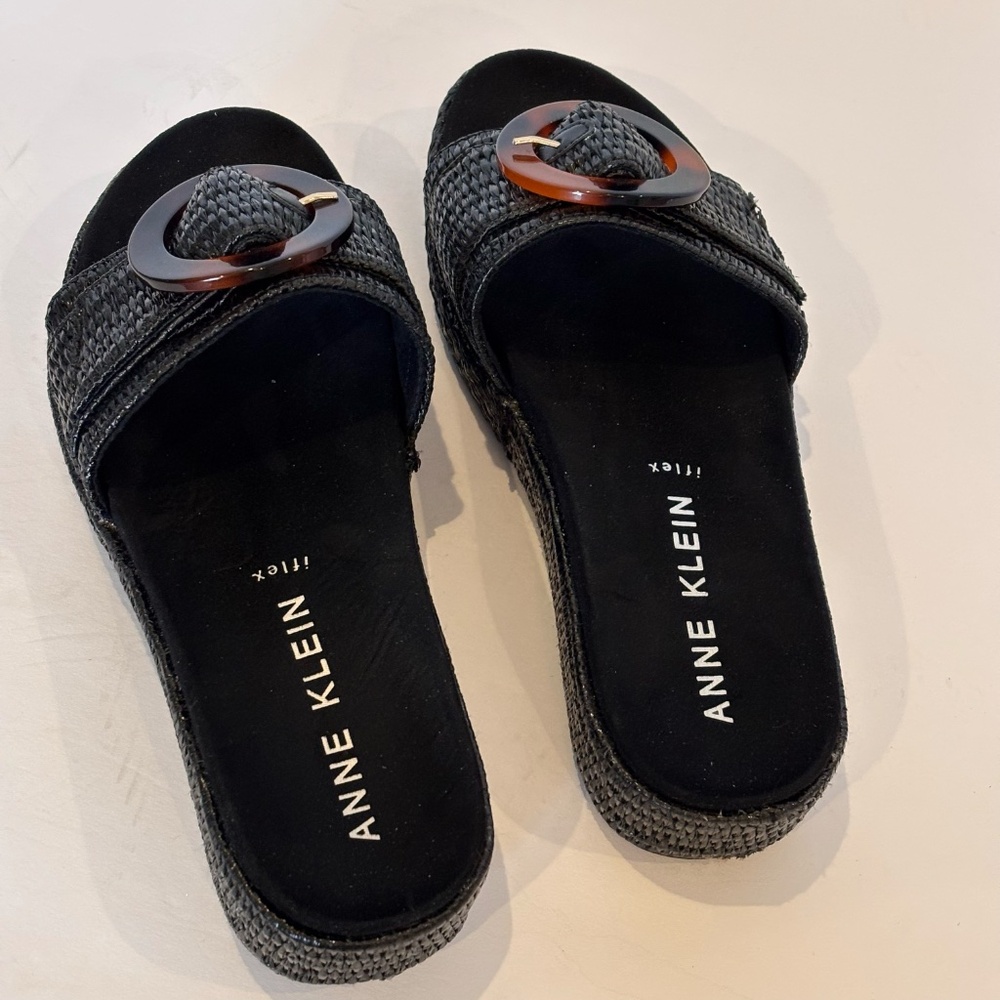 Anne Klein iflex Women's SZ 6.5M Slip On Black w/ Brown Faux Buckle Sandal EUC - Picture 4 of 10